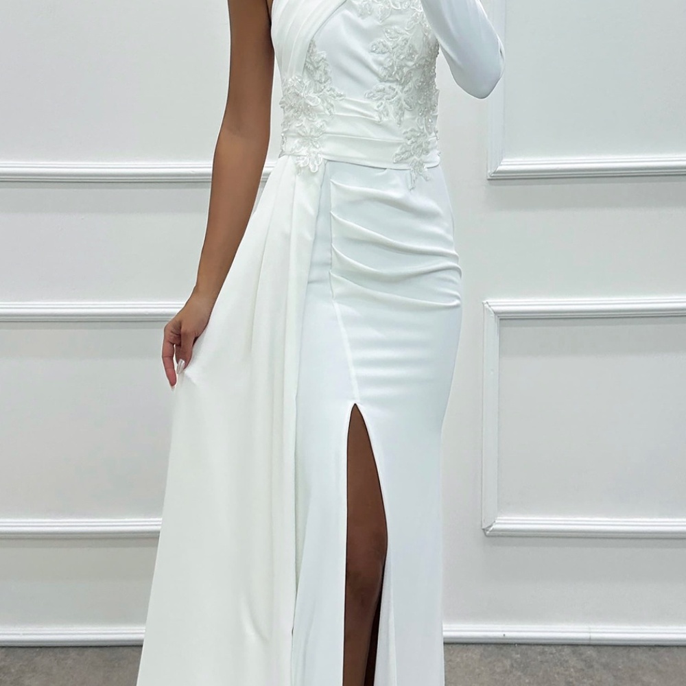 White long dress - Picture 3 of 3